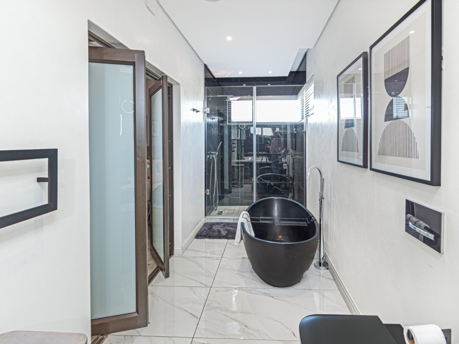6 Bedroom Property for Sale in Birdwood Estate North West